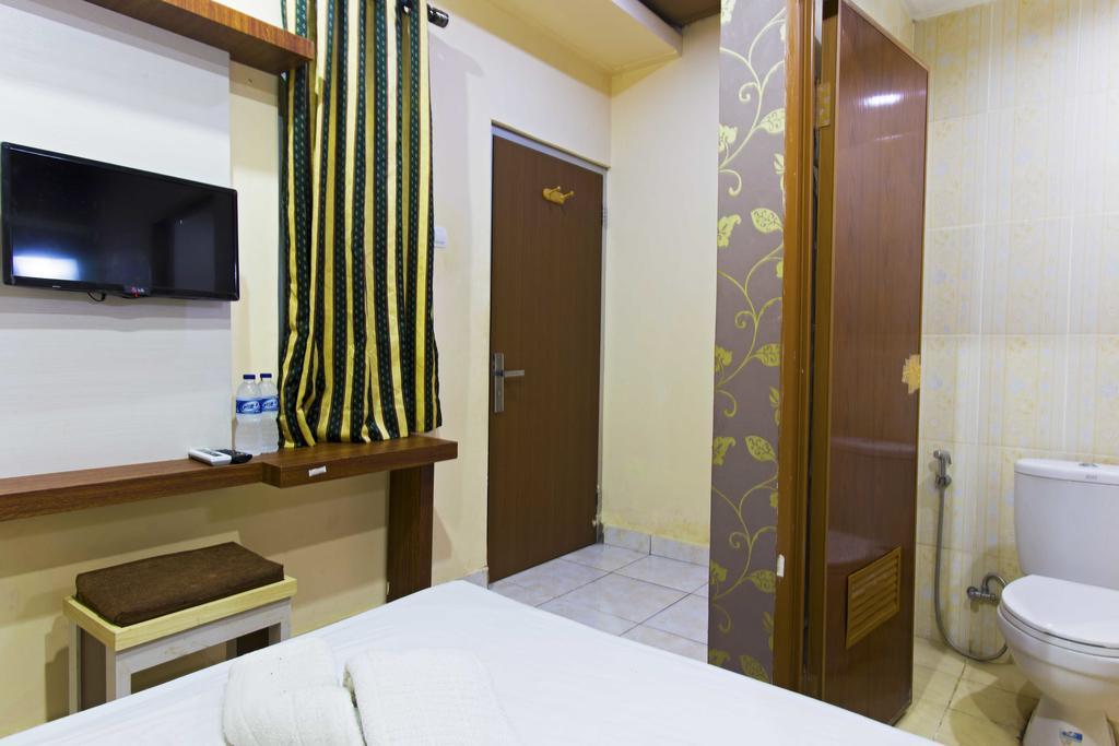 Hotel Reddoorz @ Tebet Asem Baris Yakarta Exterior foto
